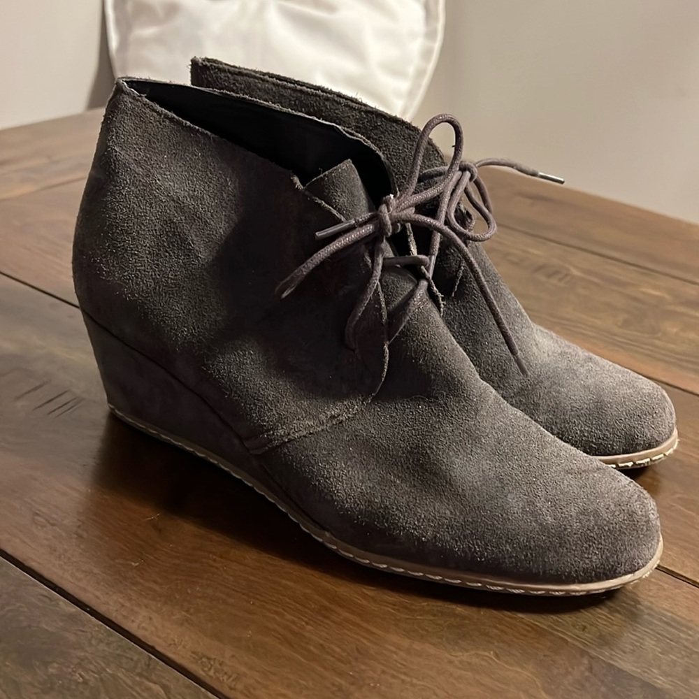 Franco Sarto suede wedges